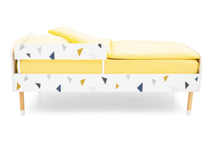 Кровать детская Stumpa Классика "Треугольники желтый, синий" в Южно-Сахалинске - изображение 1