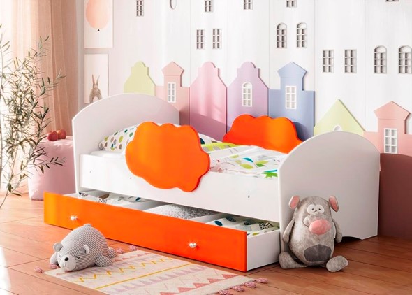 Кровать с бортиками Тучка с ящиком, корпус Белый, фасад Оранжевый в Южно-Сахалинске - изображение